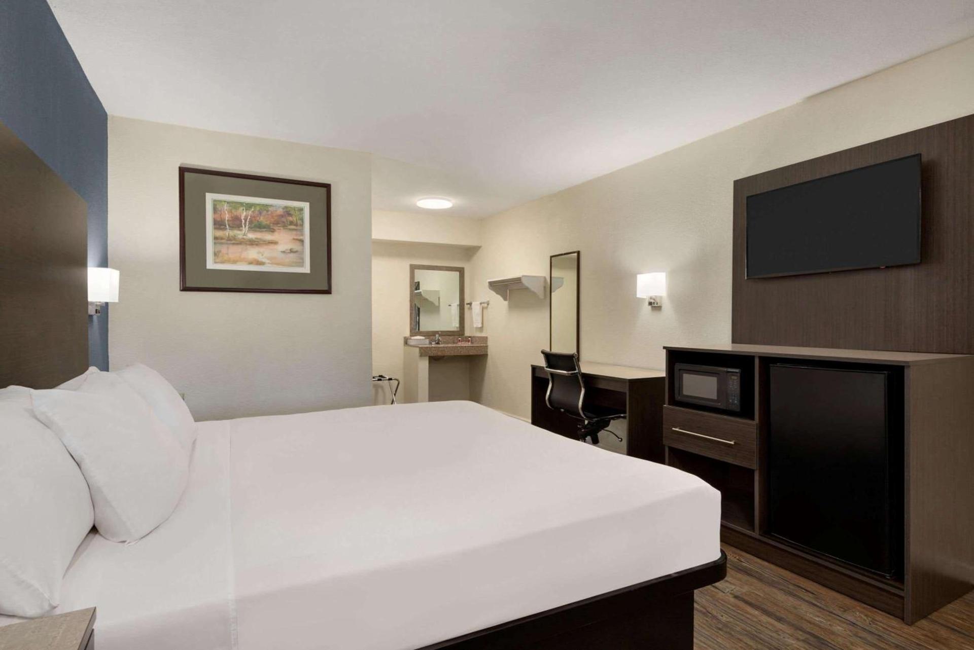 Days Inn by Wyndham Lawton photo 68