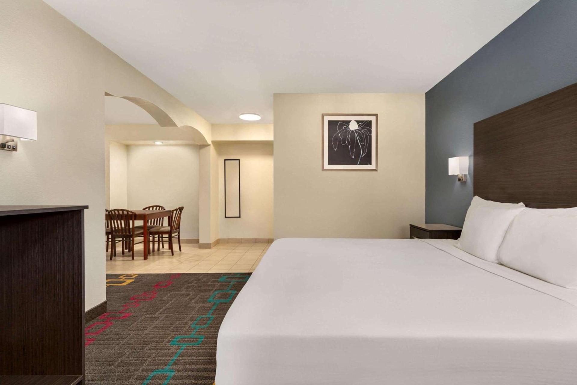 Days Inn by Wyndham Lawton photo 69