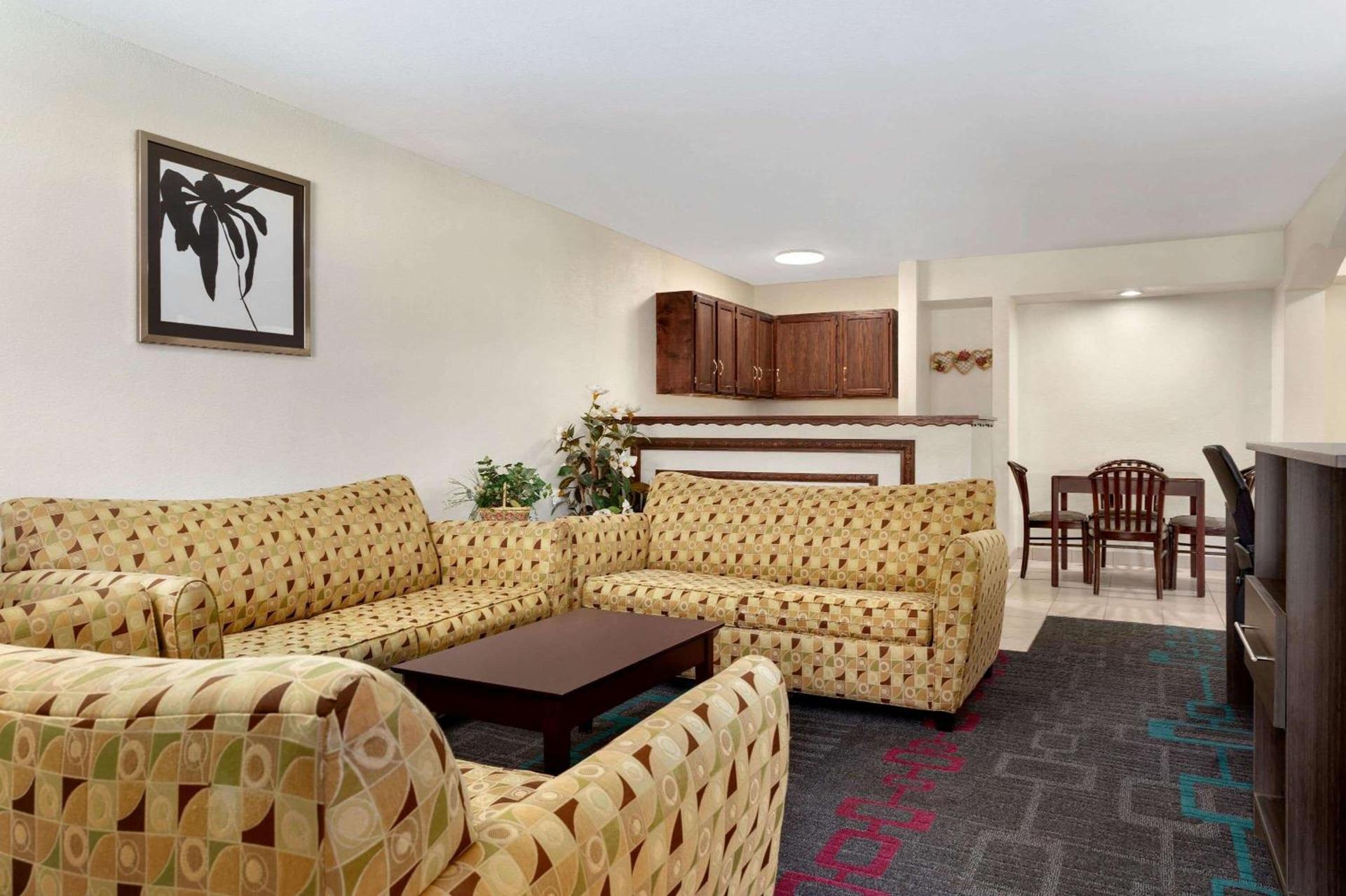 Days Inn by Wyndham Lawton photo 70