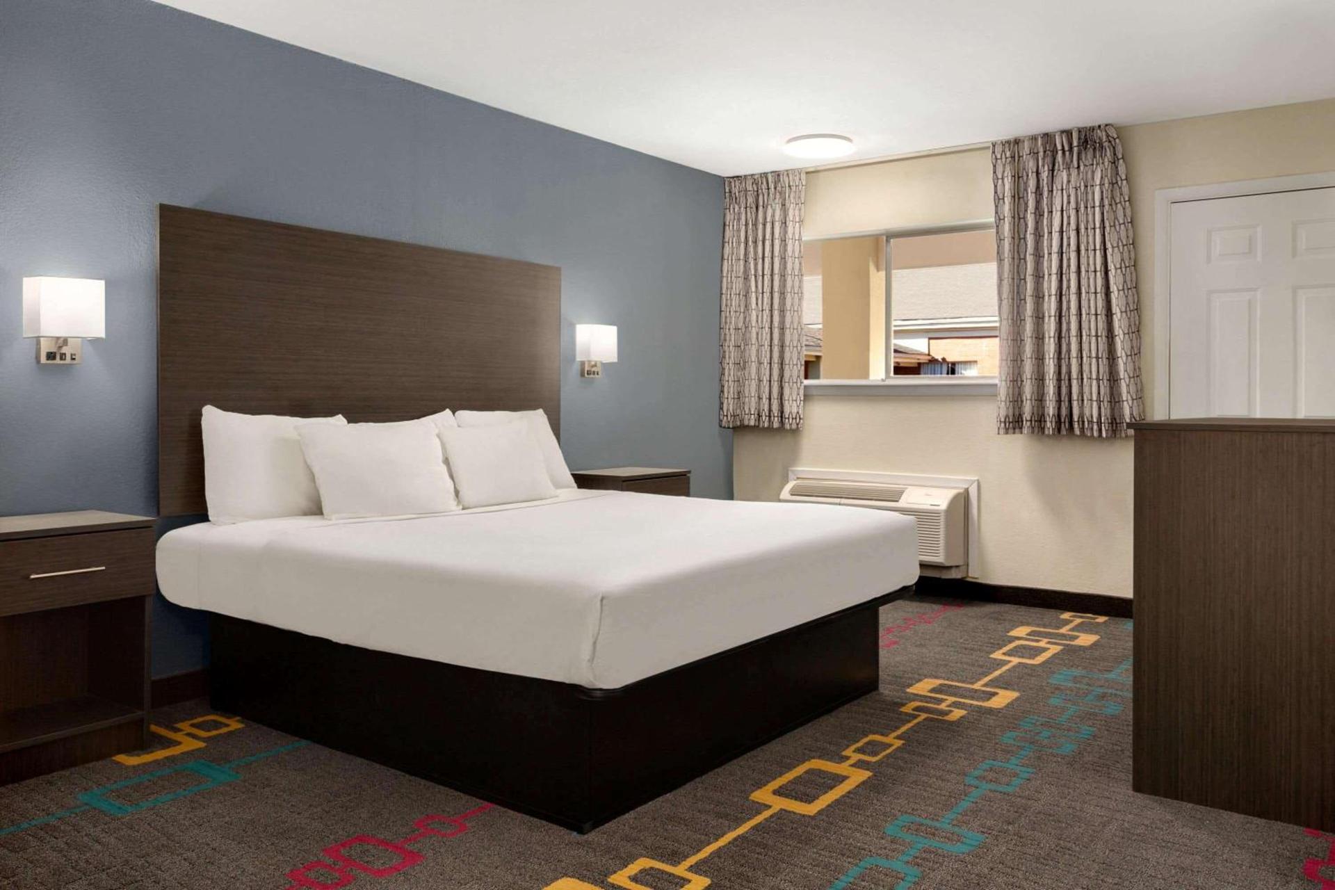 Days Inn by Wyndham Lawton photo 73