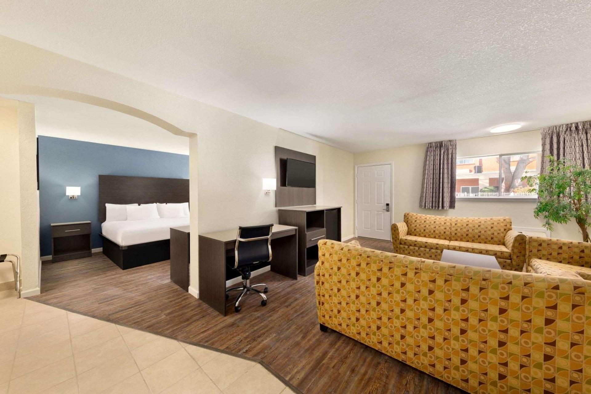 Days Inn by Wyndham Lawton photo 74