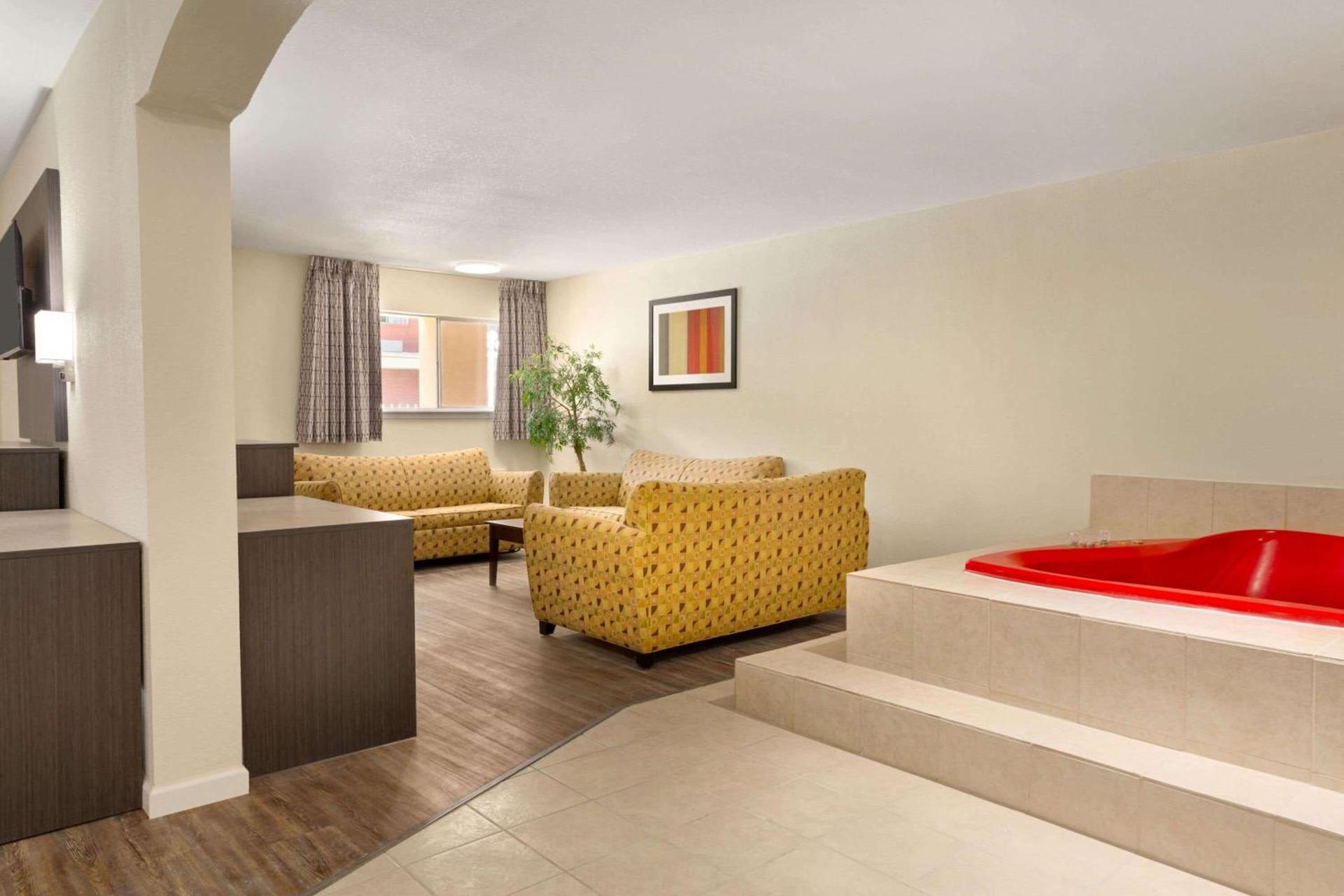 Days Inn by Wyndham Lawton photo 76