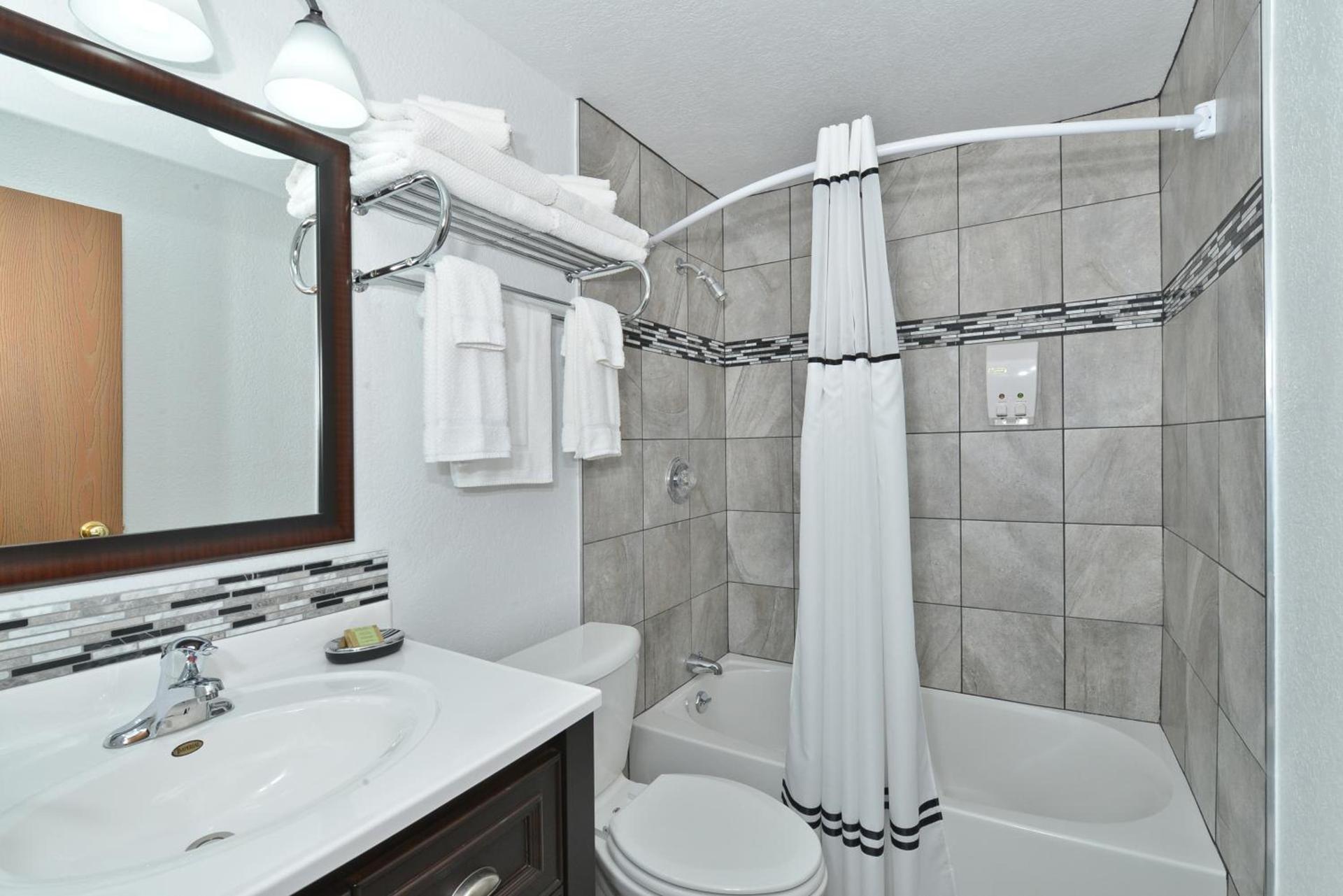 Super 8 by Wyndham Deadwood Black Hills Area photo 24