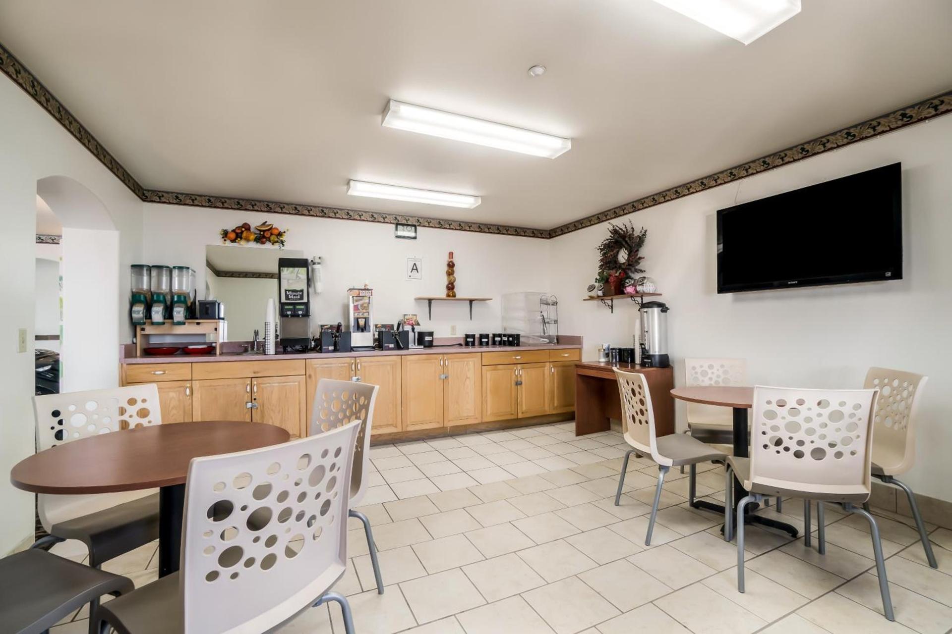 Americas Best Value Inn Green River photo 26