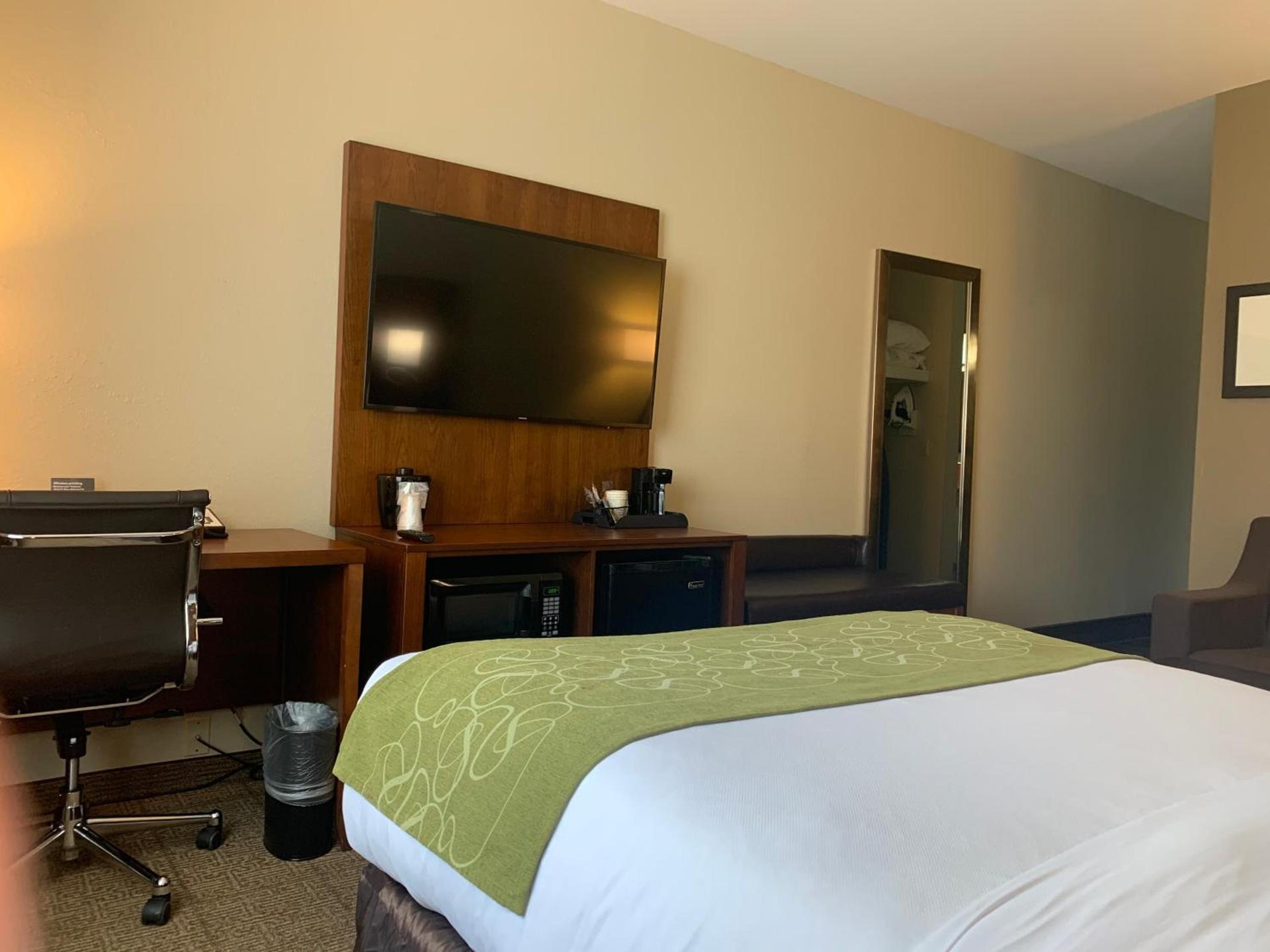 Comfort Suites Peoria I-74 photo 39