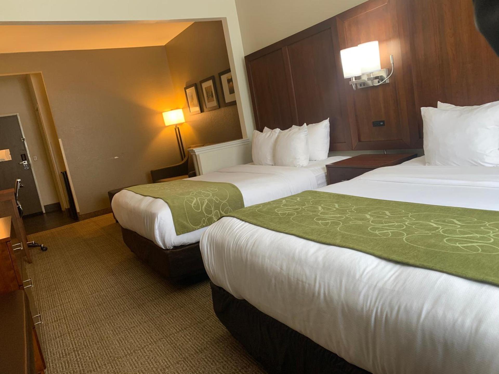 Comfort Suites Peoria I-74 photo 33