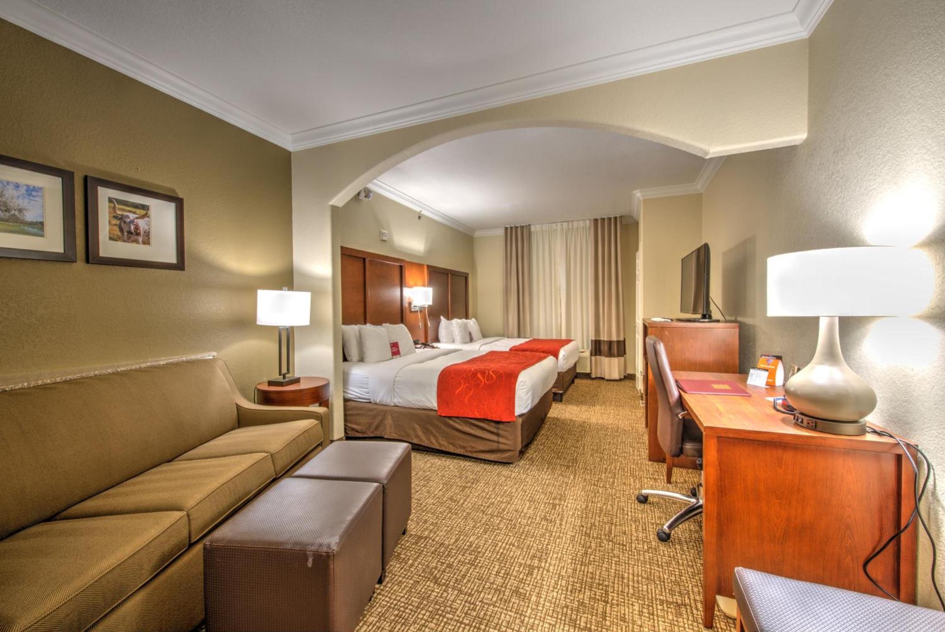 Comfort Suites Tomball Medical Center photo 38