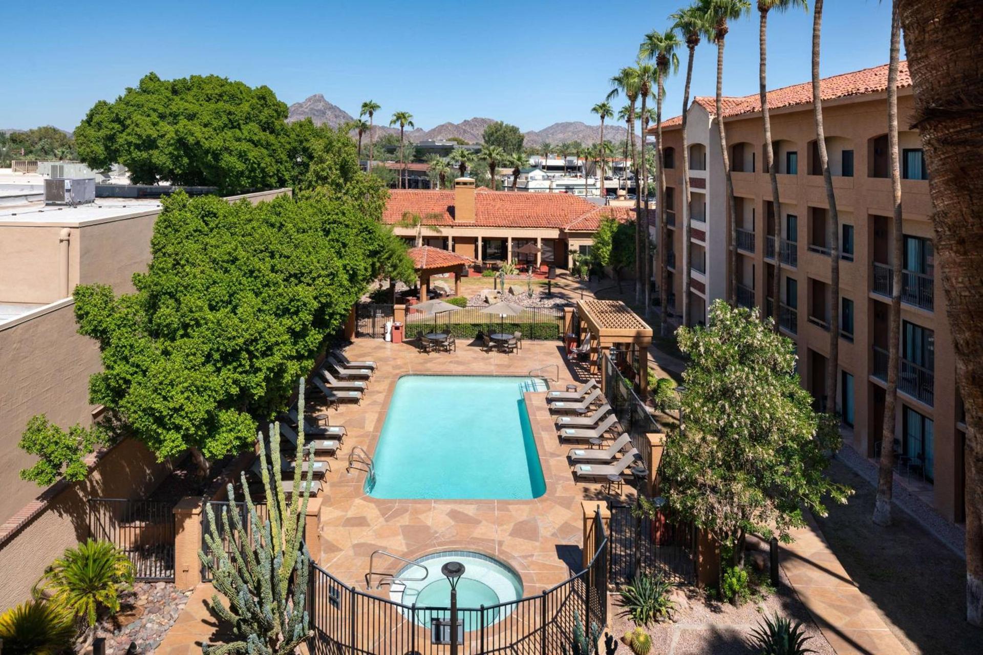 Sonesta Select Phoenix Camelback photo 2