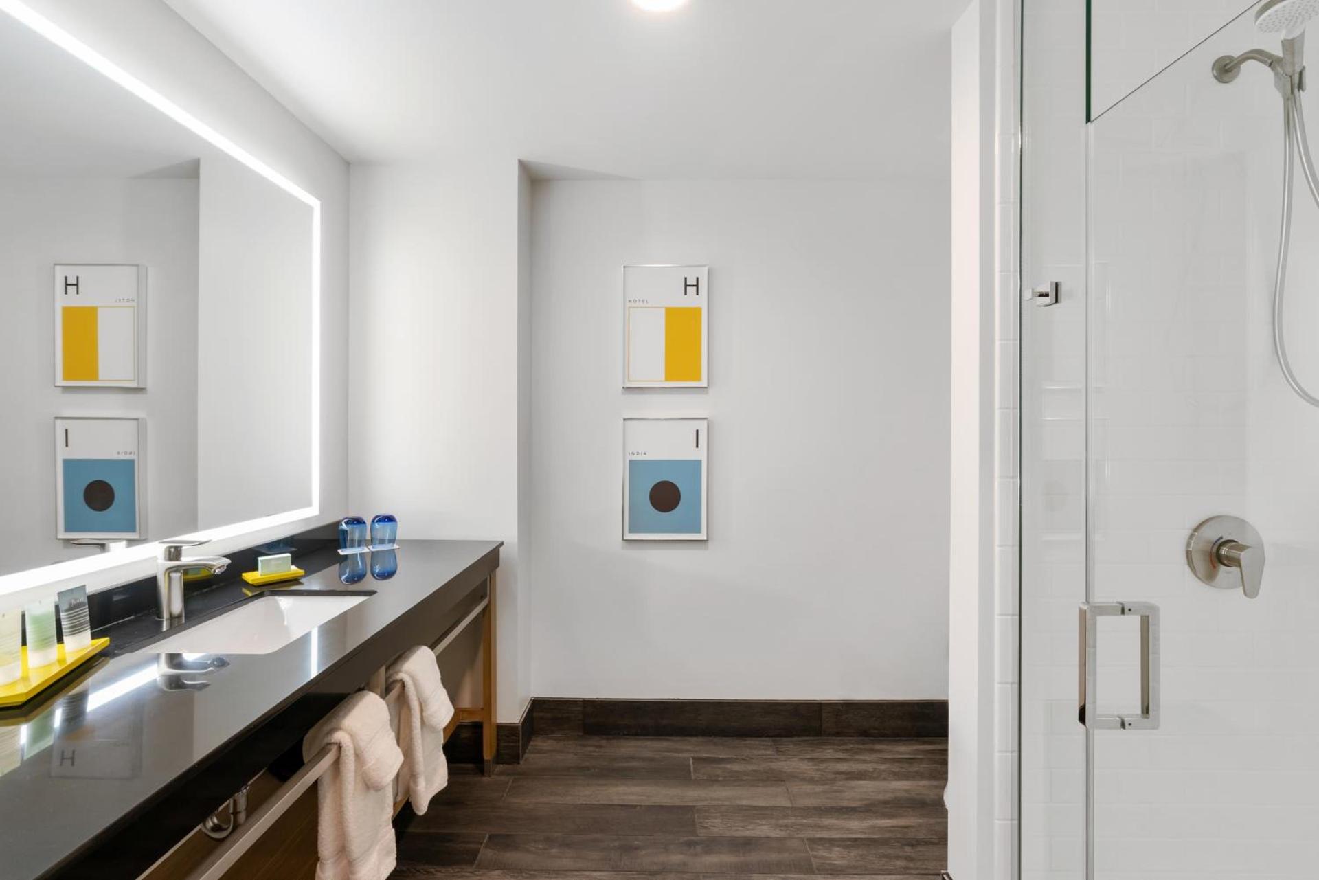 Hotel Indigo Seattle Everett Waterfront Place by IHG photo 8