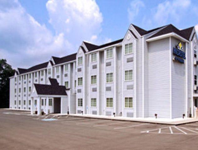 Microtel Inn and Suites Gassaway photo 18
