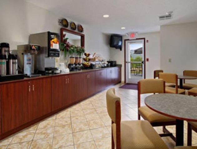Microtel Inn and Suites Gassaway photo 11