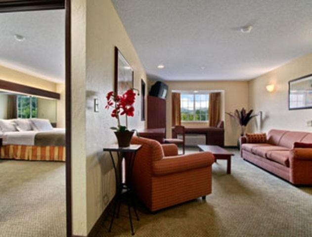 Microtel Inn and Suites Gassaway photo 12