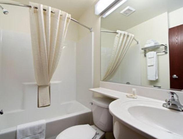 Microtel Inn and Suites Gassaway photo 15