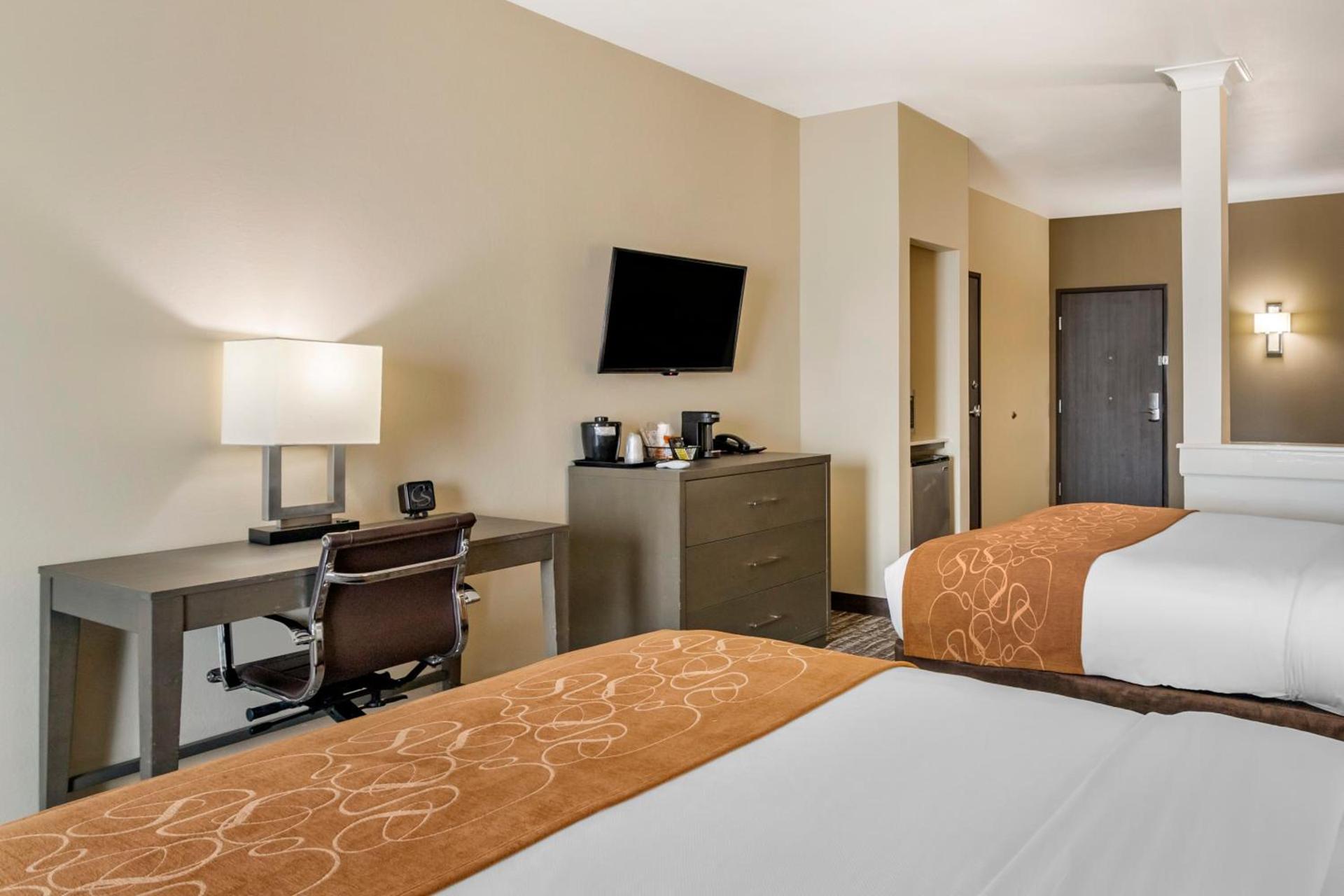 Comfort Suites Near Sam Houston Race Park photo 35