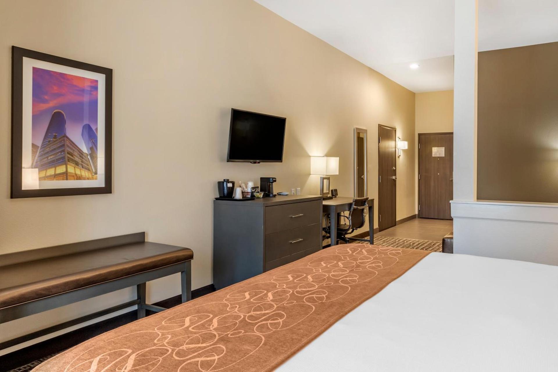 Comfort Suites Near Sam Houston Race Park photo 31