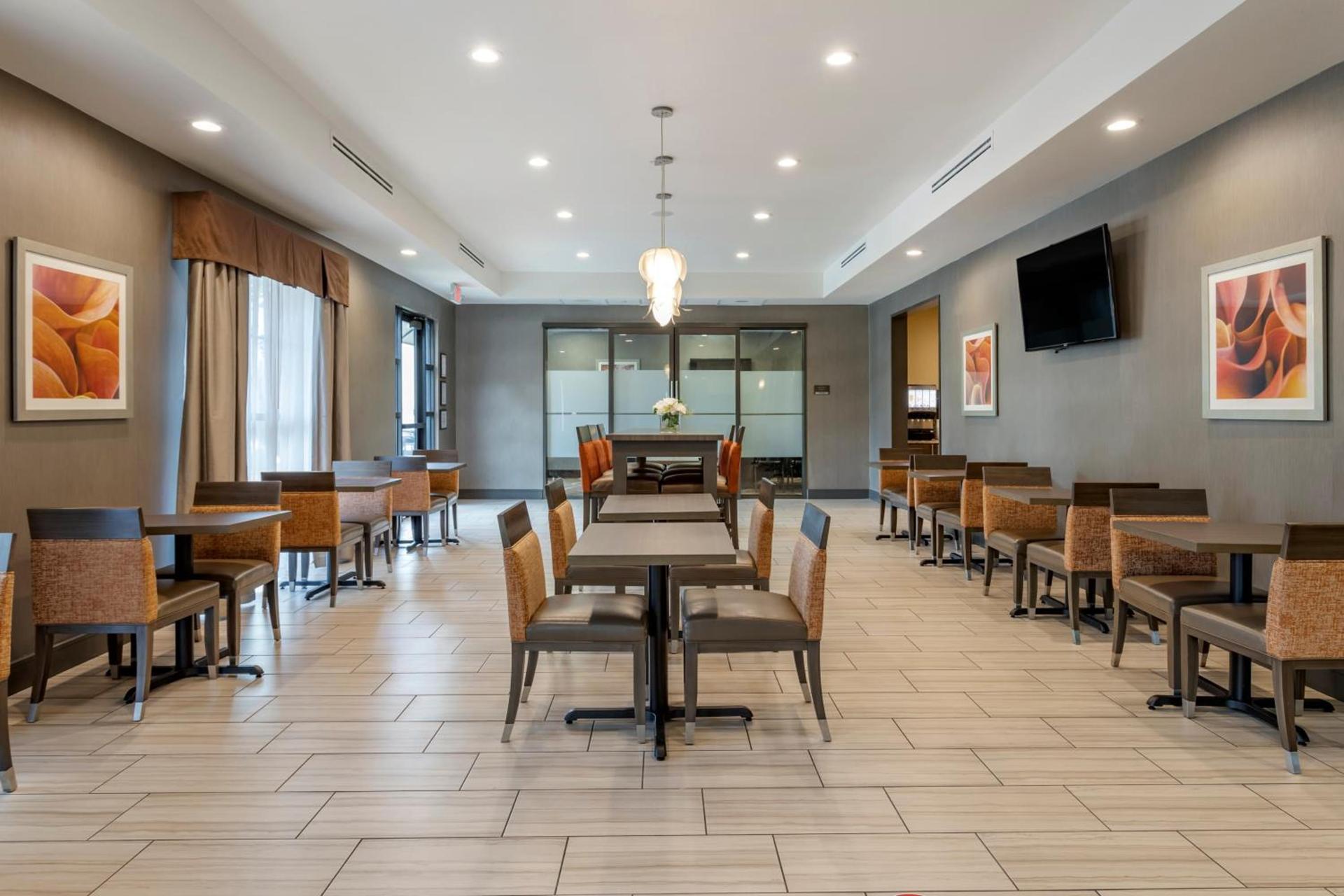 Comfort Suites Near Sam Houston Race Park photo 4