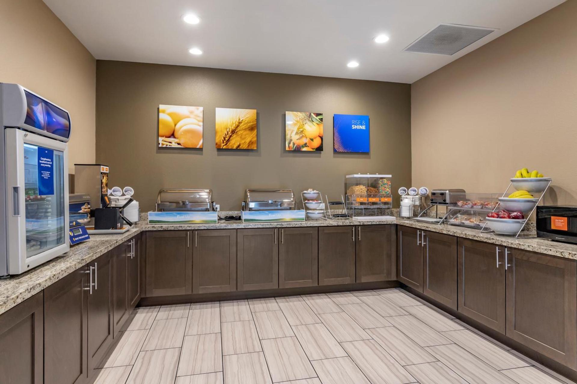 Comfort Suites Near Sam Houston Race Park photo 5
