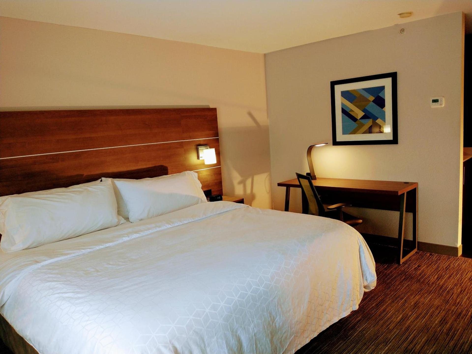 Holiday Inn Express Hotel & Suites Madison by IHG photo 49