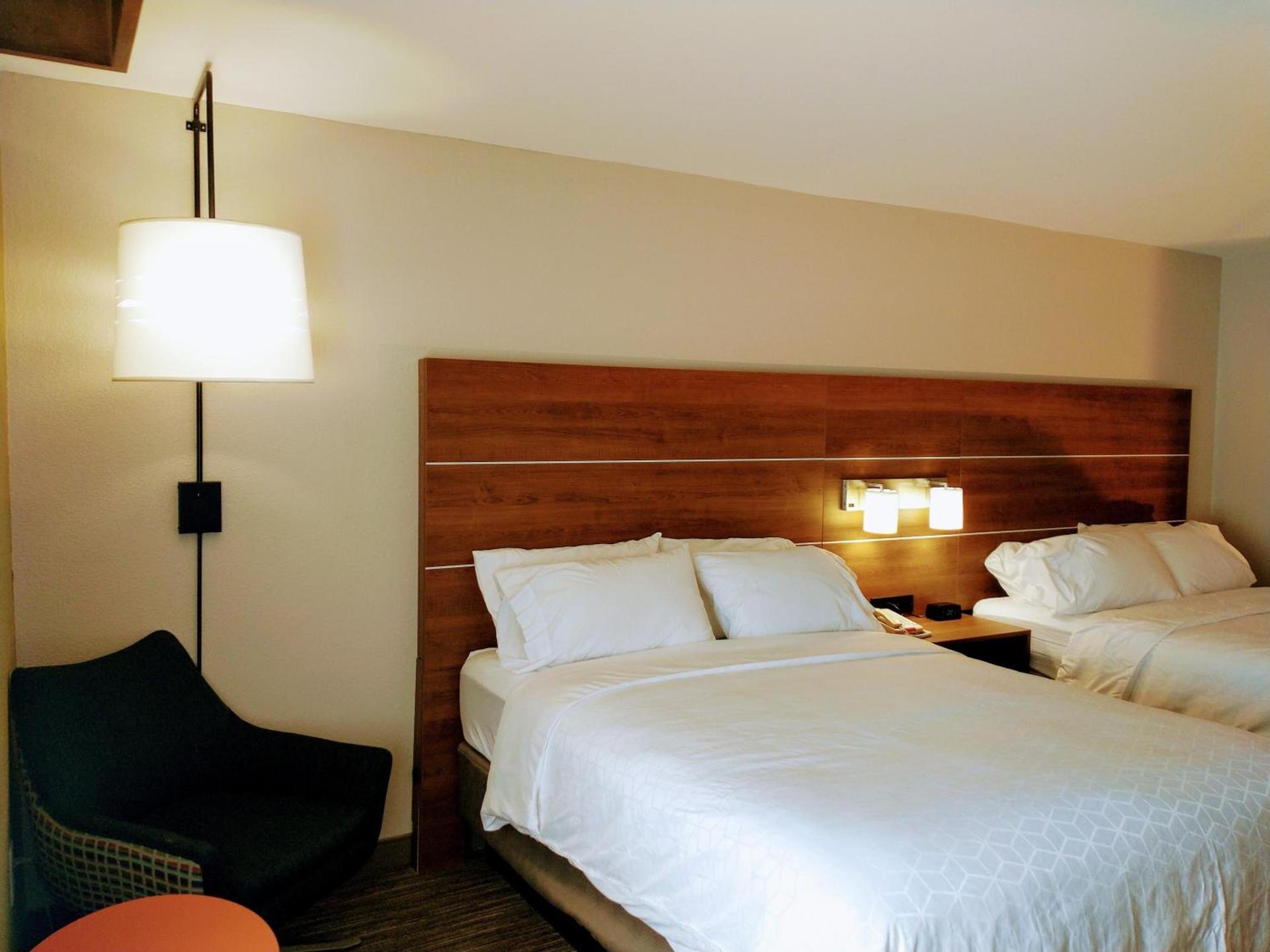 Holiday Inn Express Hotel & Suites Madison by IHG photo 58