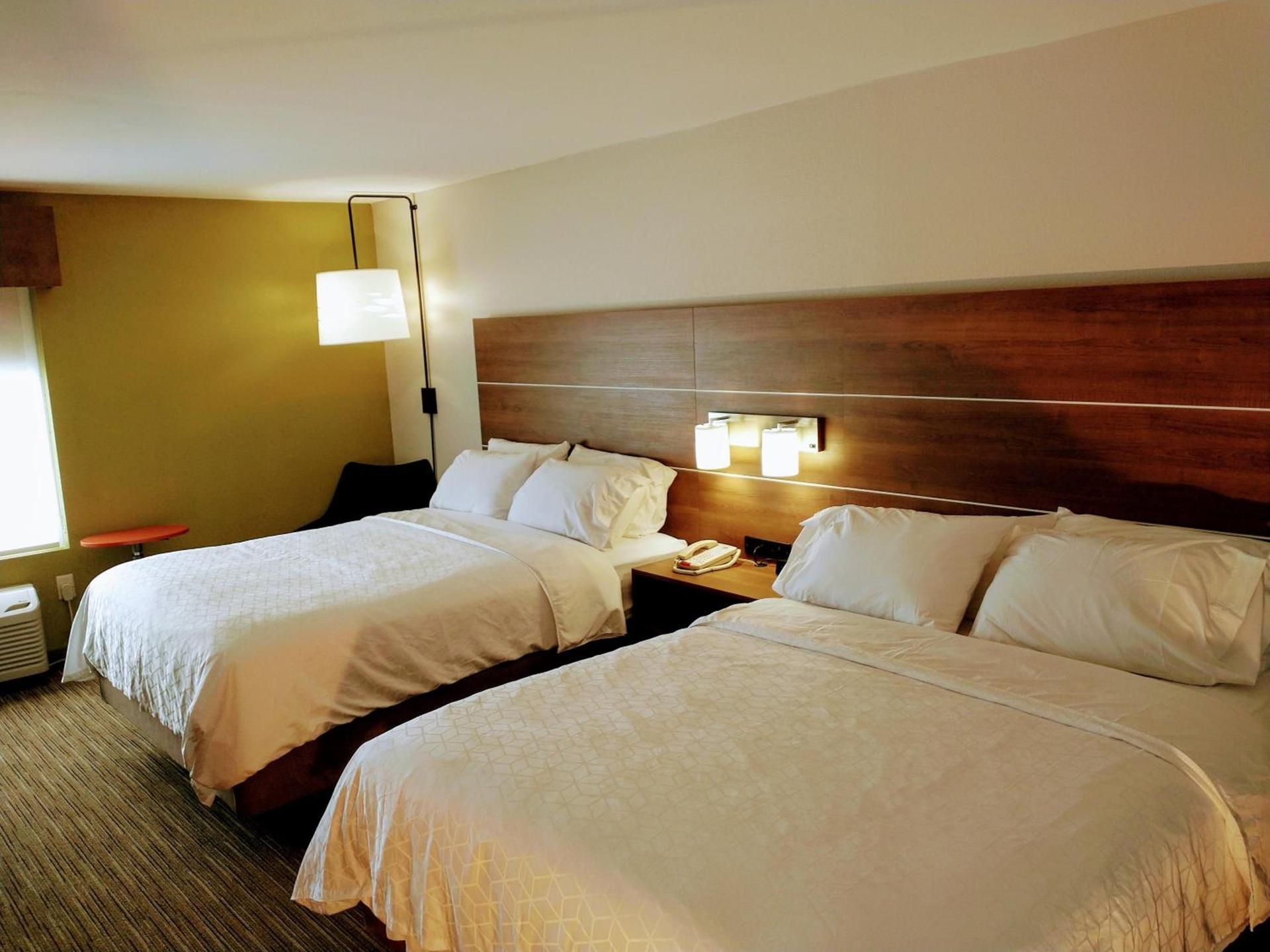 Holiday Inn Express Hotel & Suites Madison by IHG photo 63