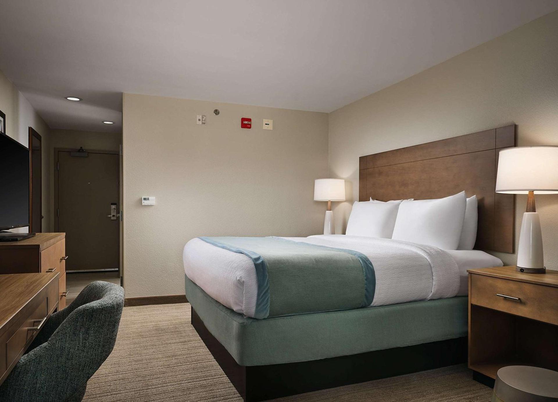 Best Western Plus Desoto photo 11