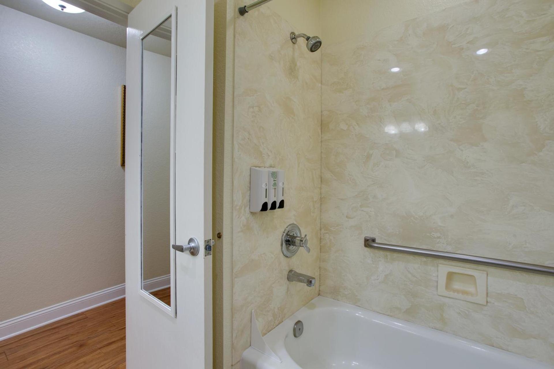 Stratford Inn photo 65