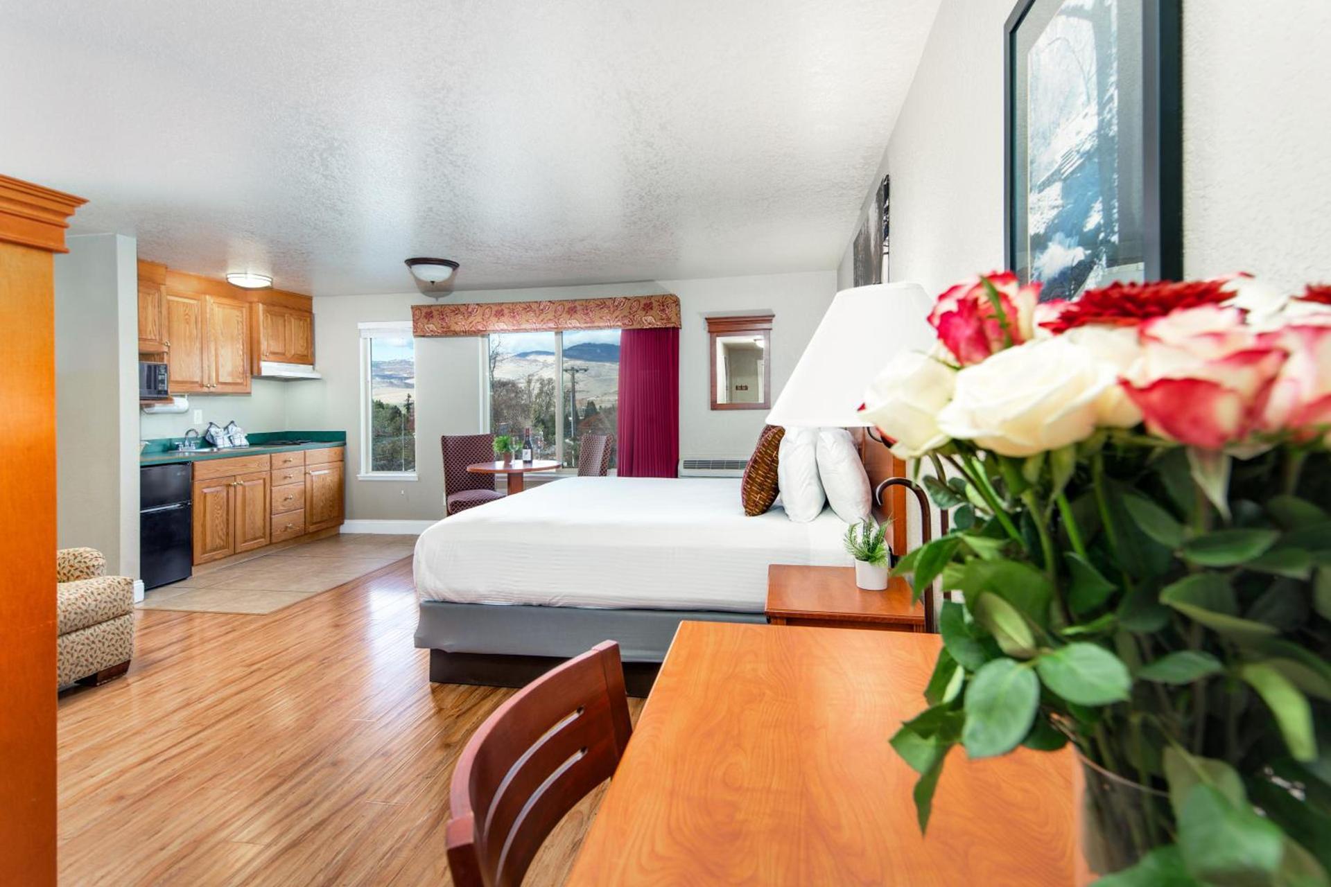 Stratford Inn photo 80