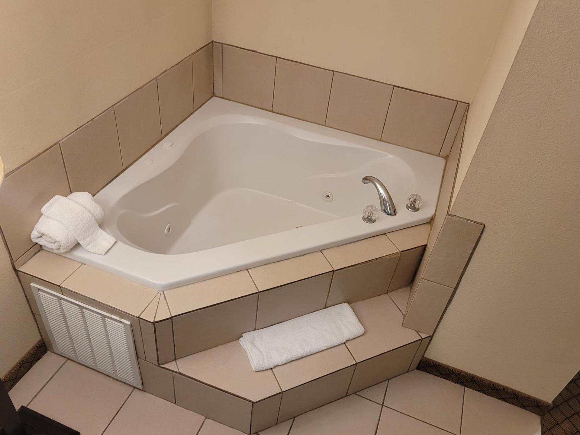 Home Inn & Suites photo 26