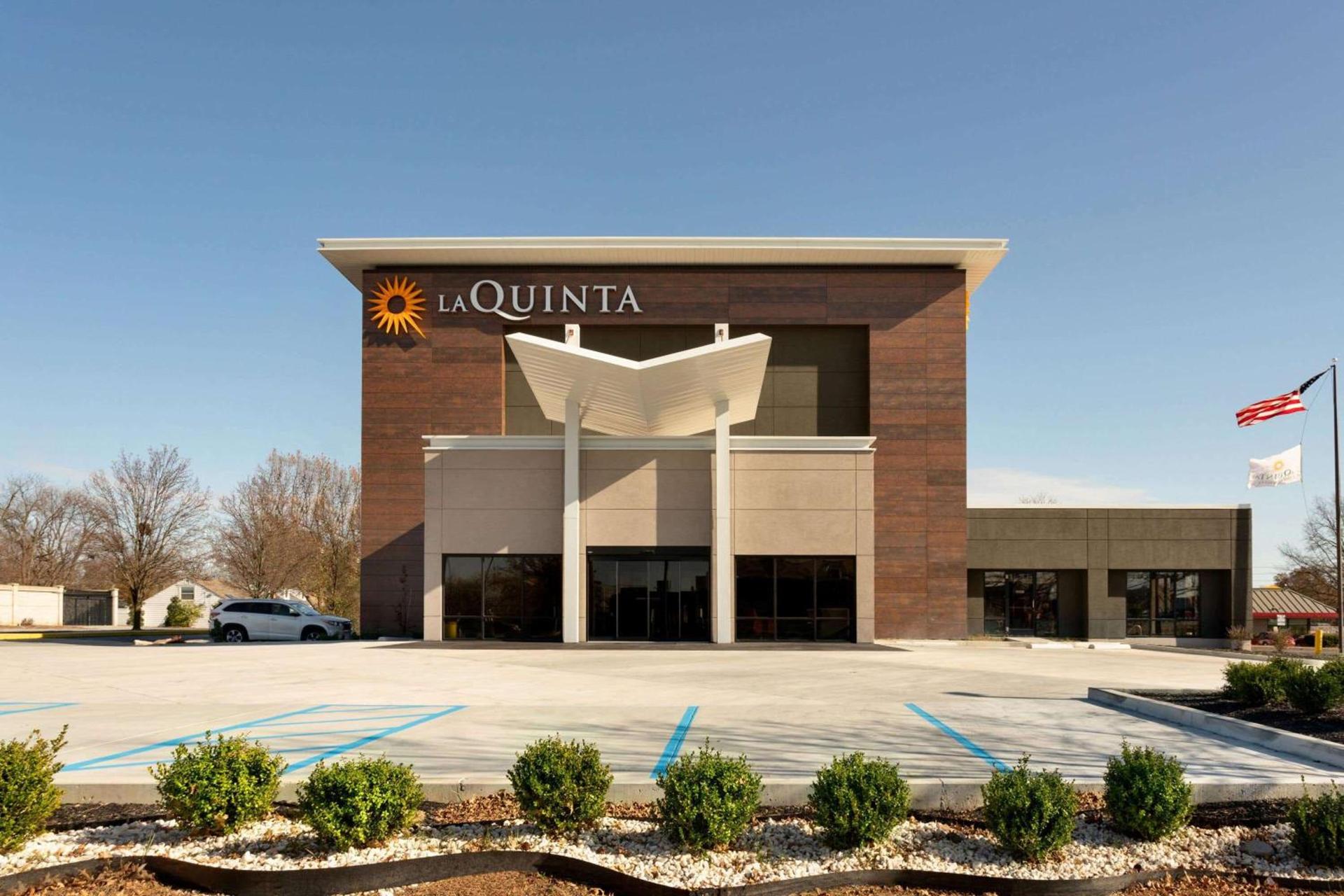 La Quinta Inn & Suites by Wyndham St Louis Route 66 photo 5