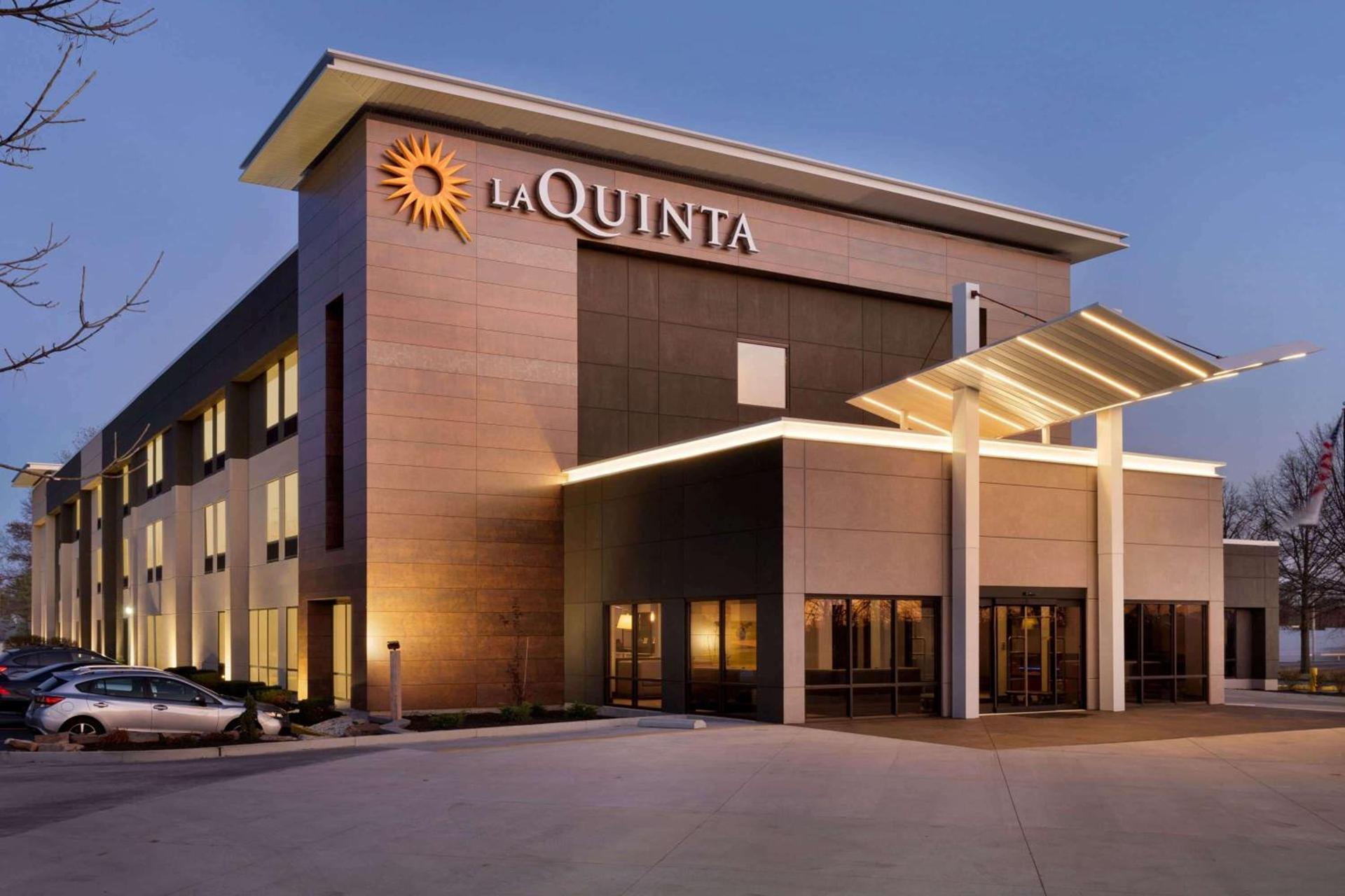 La Quinta Inn & Suites by Wyndham St Louis Route 66 photo 6