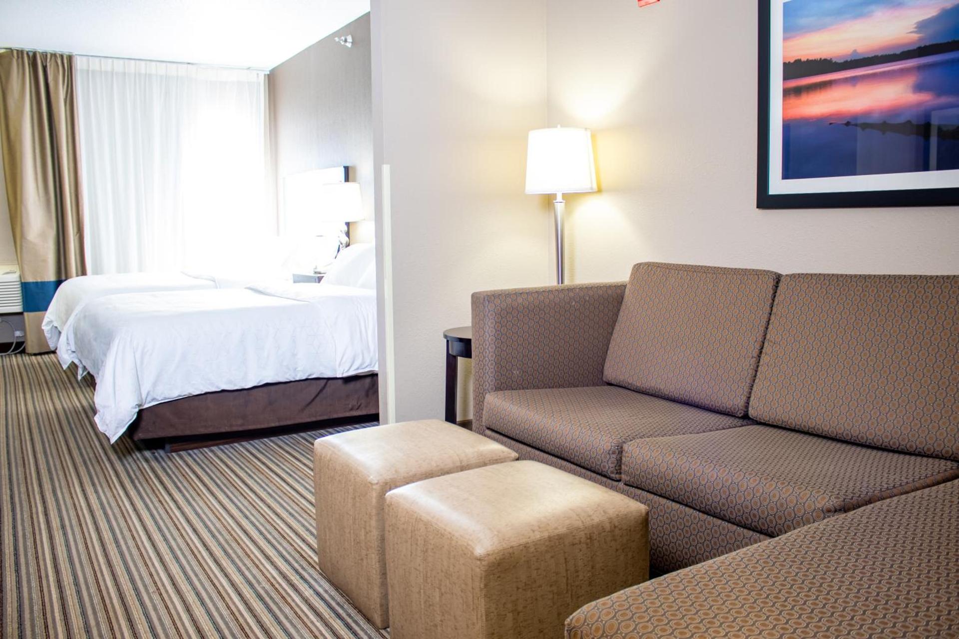 Holiday Inn Express & Suites Hayward by IHG photo 2