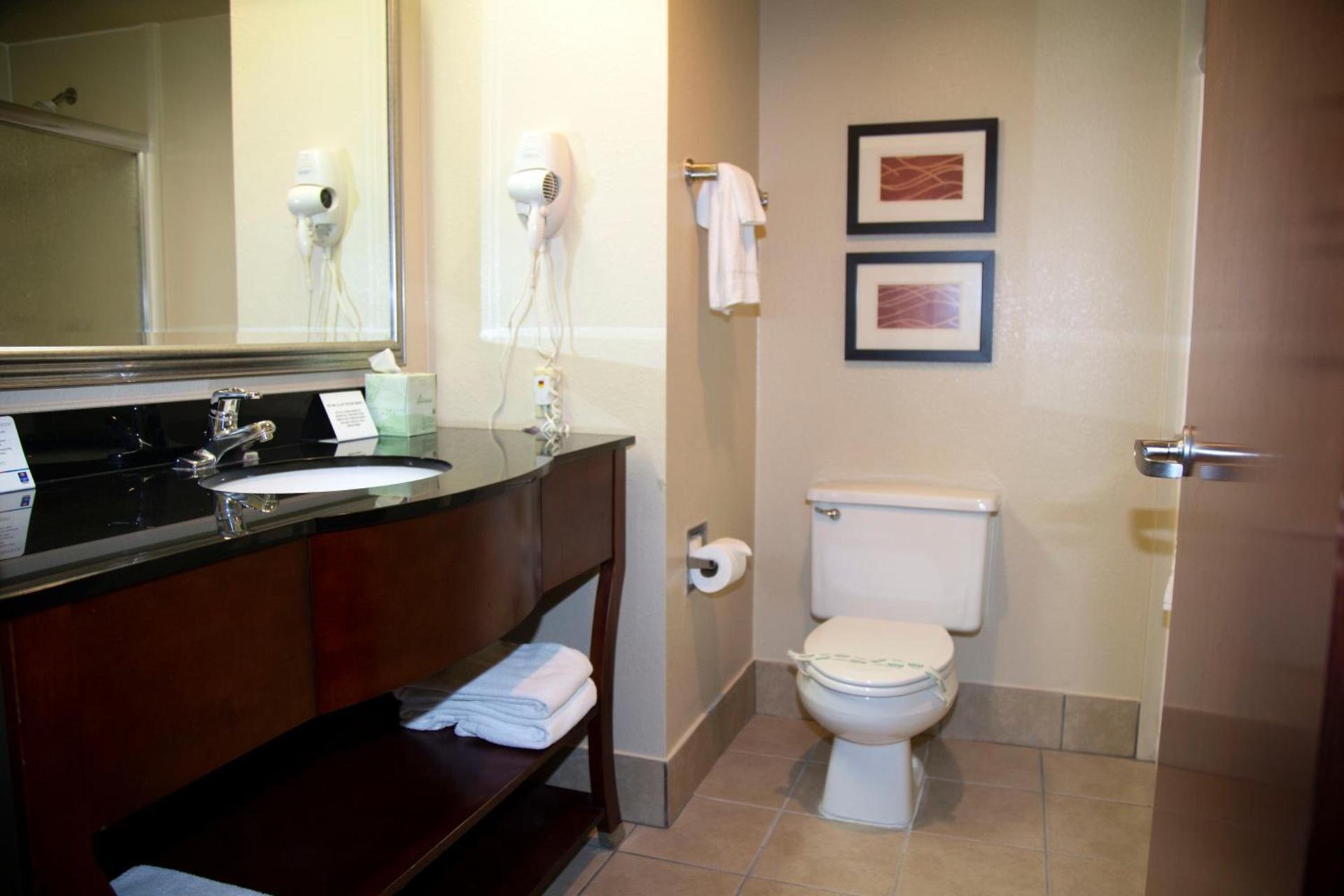 Ardmore Inn & Suites Ardmore photo 32