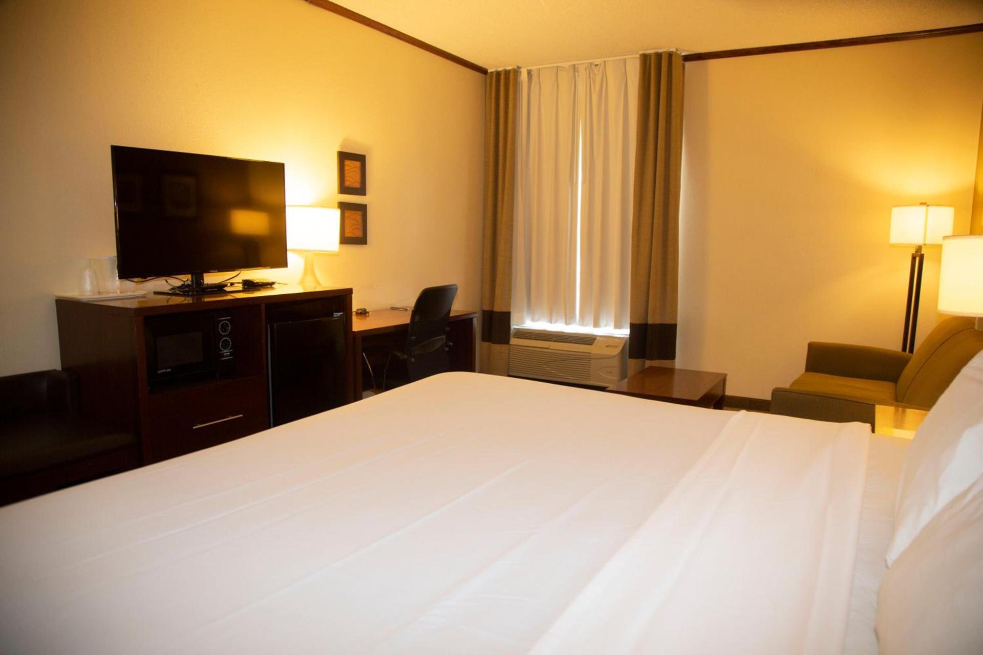 Ardmore Inn & Suites Ardmore photo 26