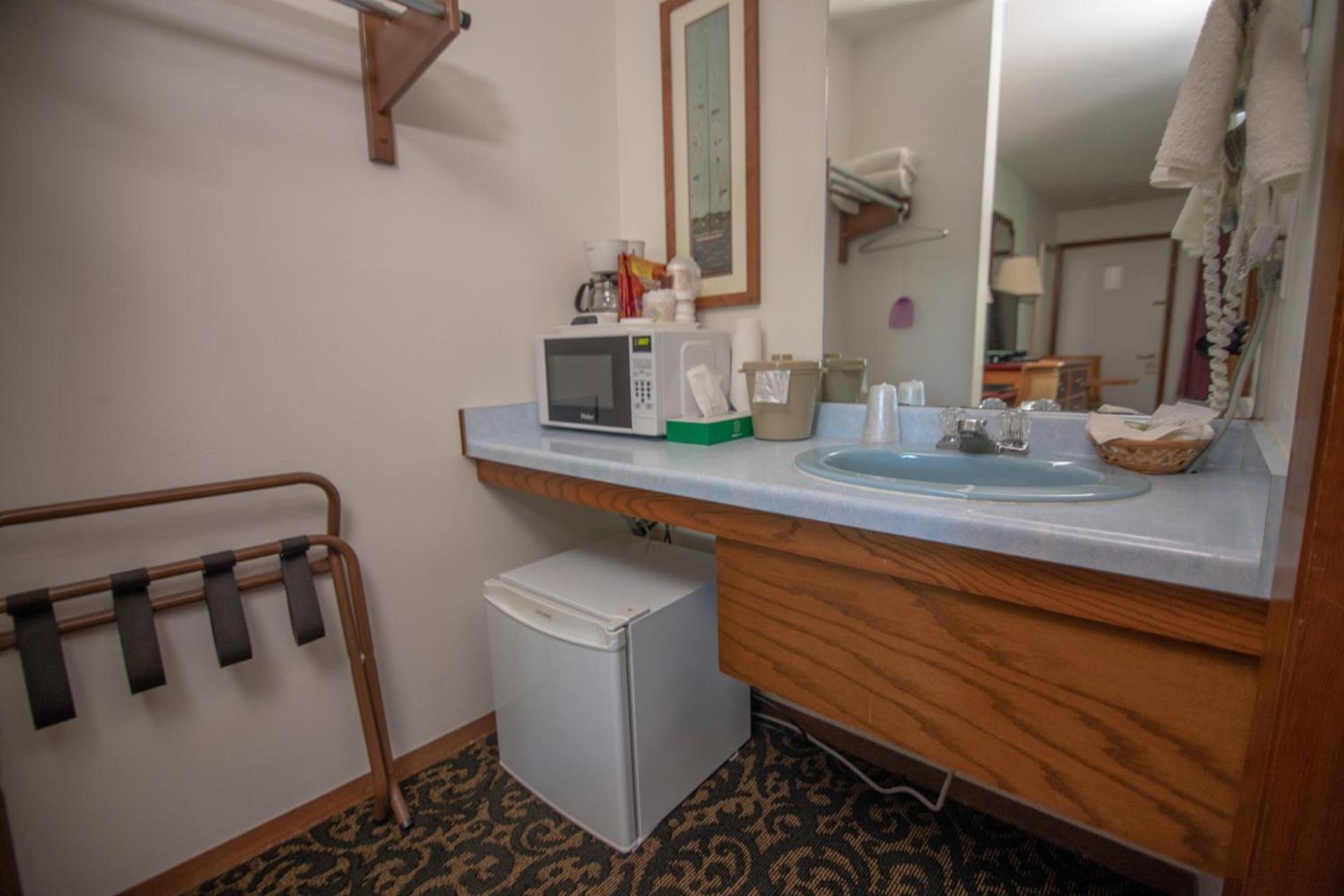 Coachlite Inn photo 51