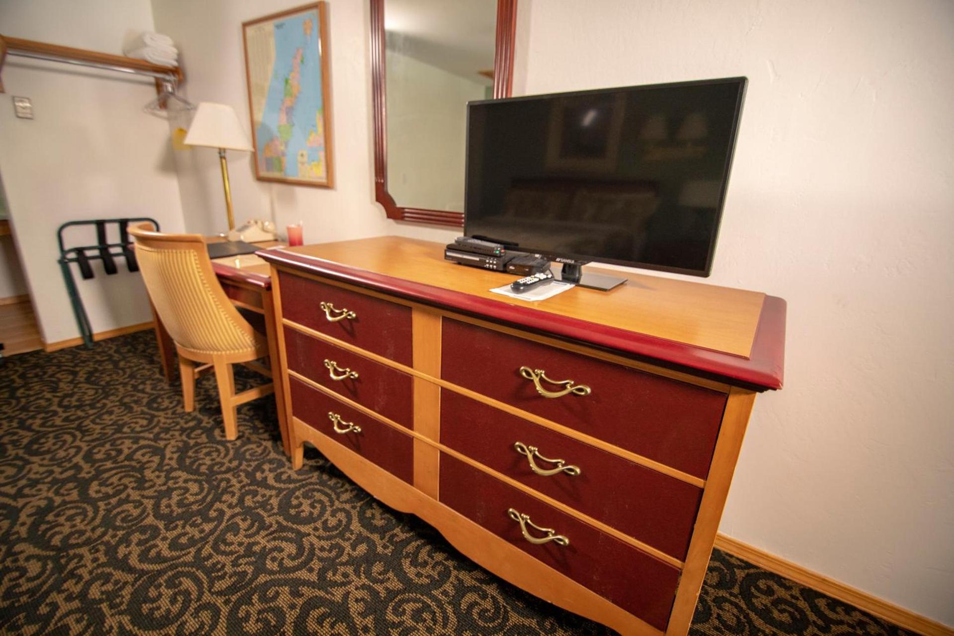 Coachlite Inn photo 49