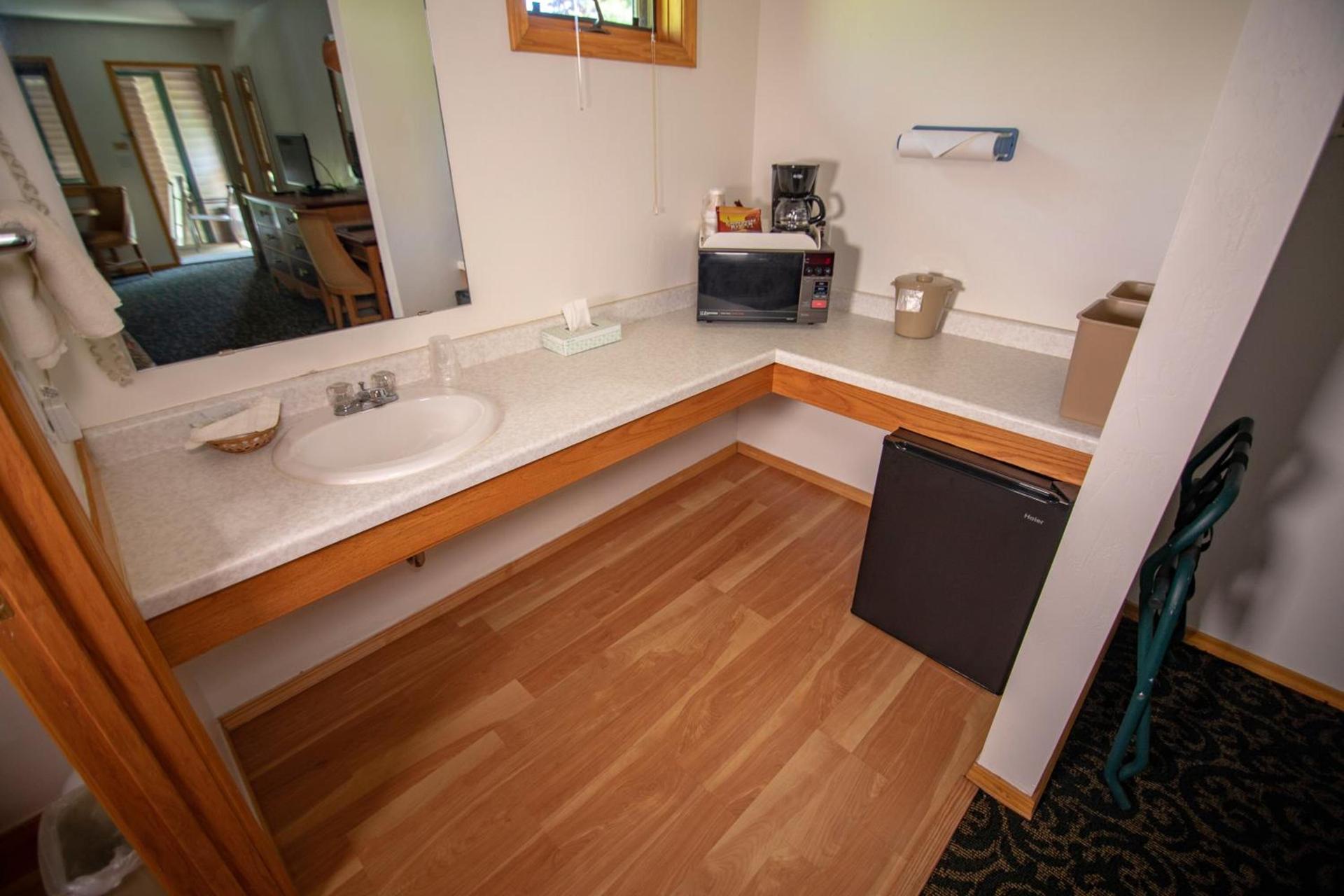 Coachlite Inn photo 48