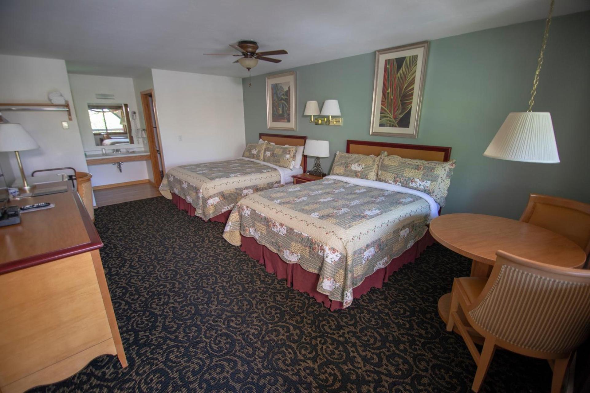 Coachlite Inn photo 46