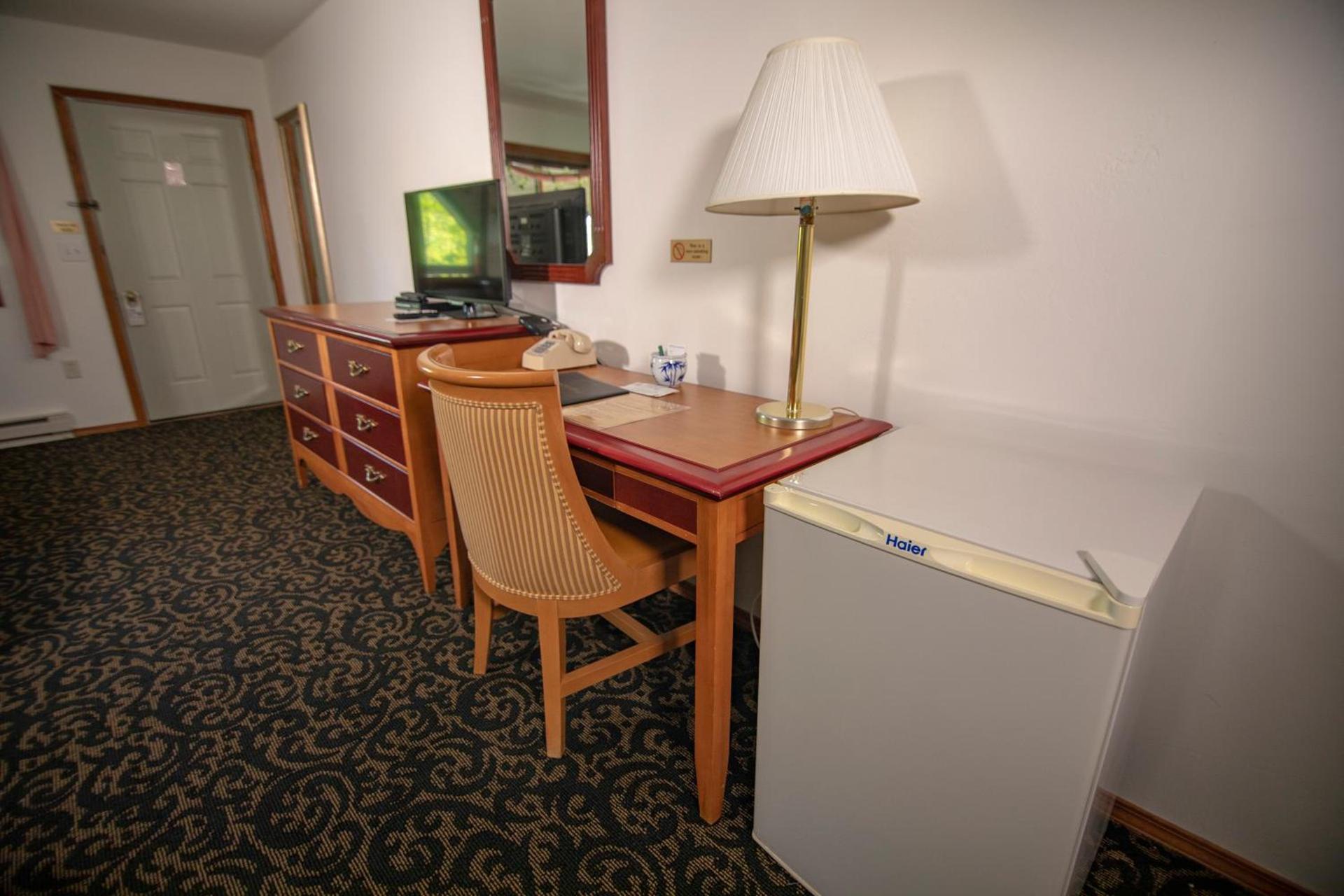 Coachlite Inn photo 45