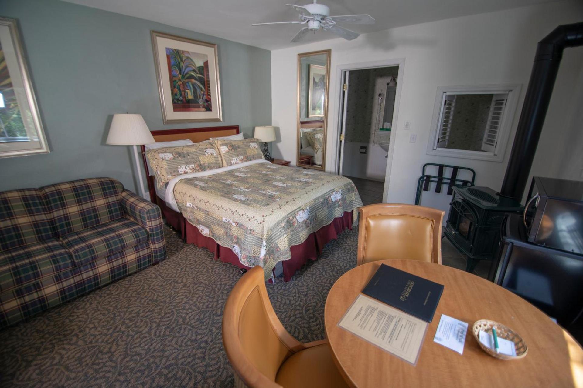 Coachlite Inn photo 31