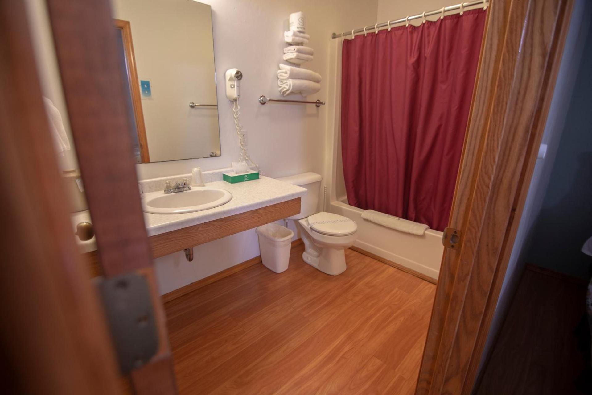 Coachlite Inn photo 27