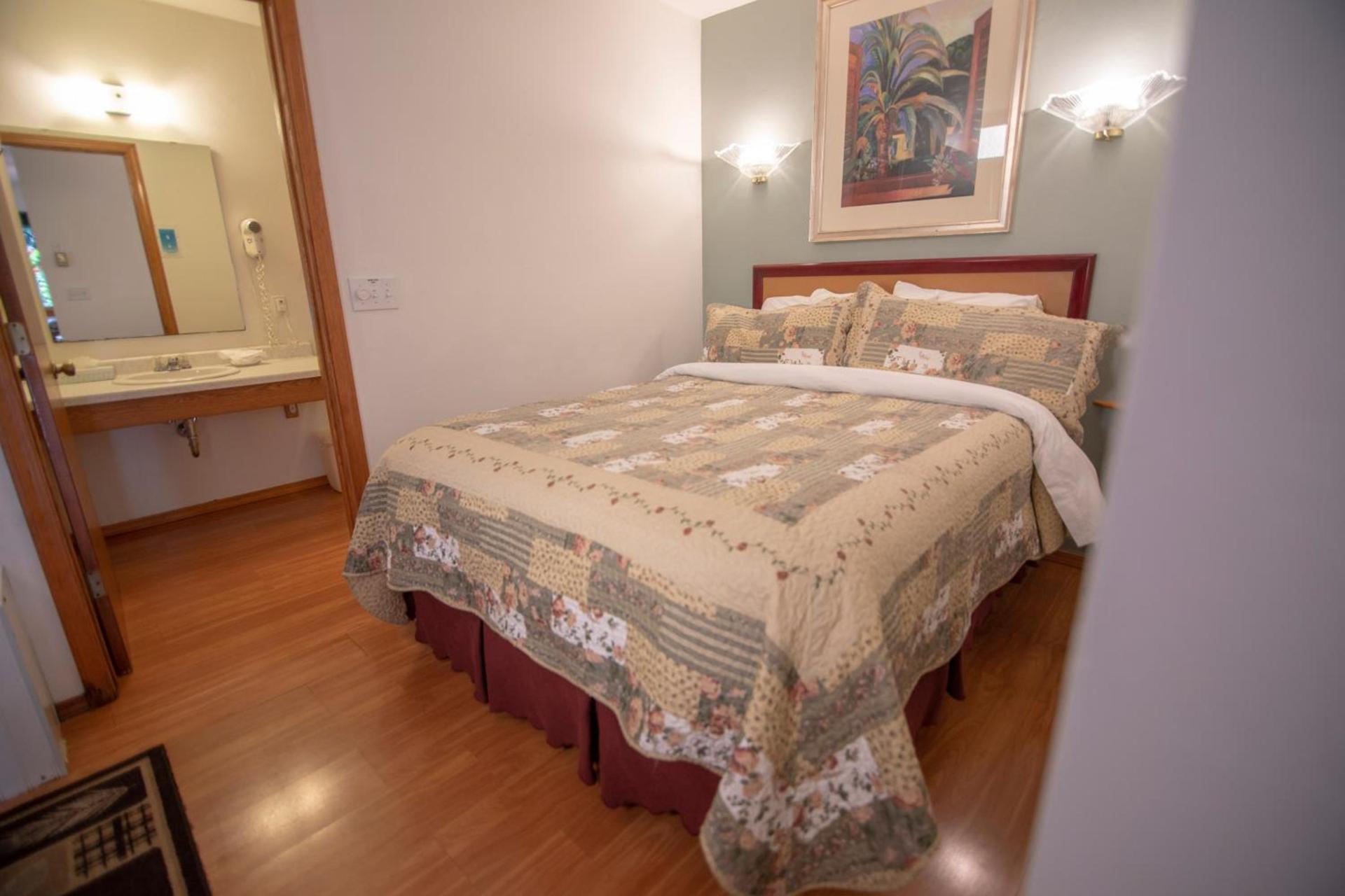 Coachlite Inn photo 26