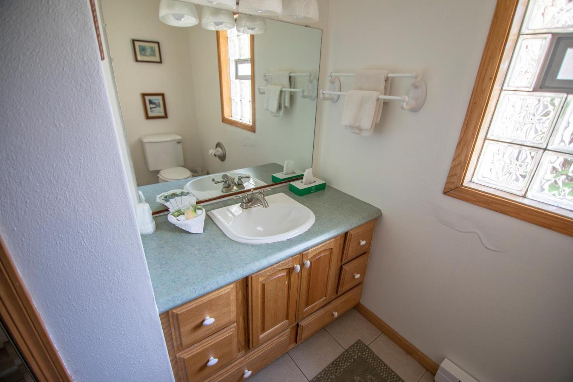 Coachlite Inn photo 20