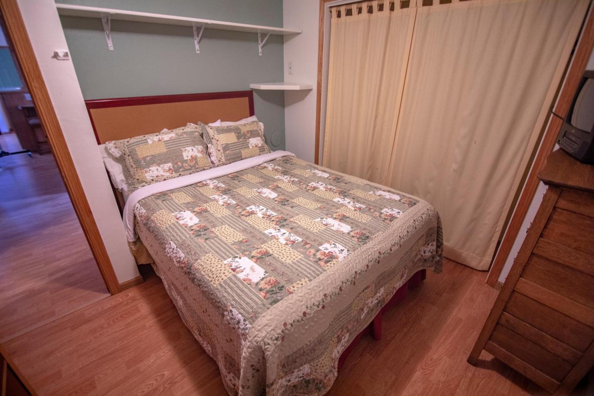 Coachlite Inn photo 17