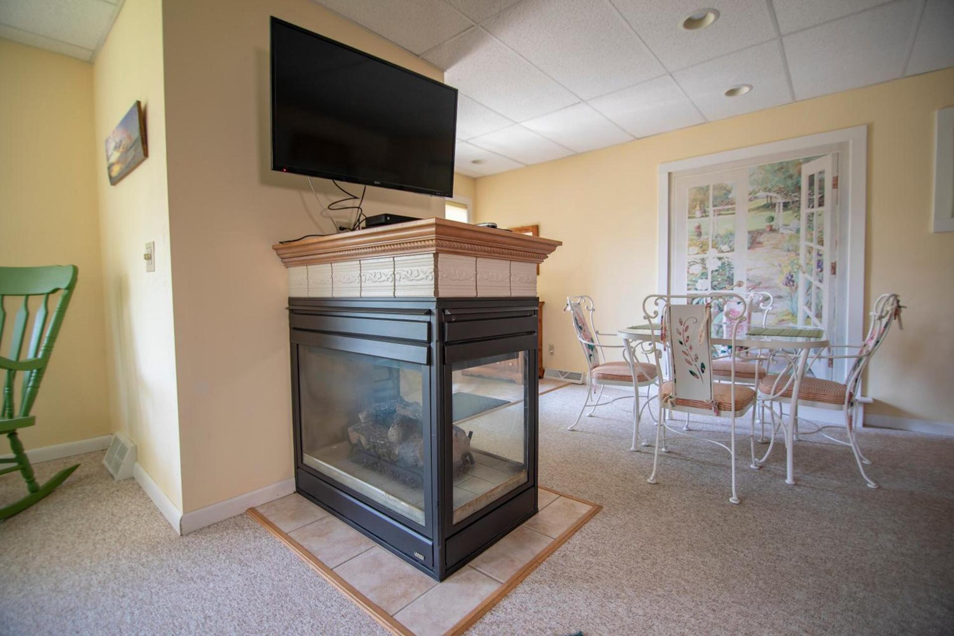 Coachlite Inn photo 11