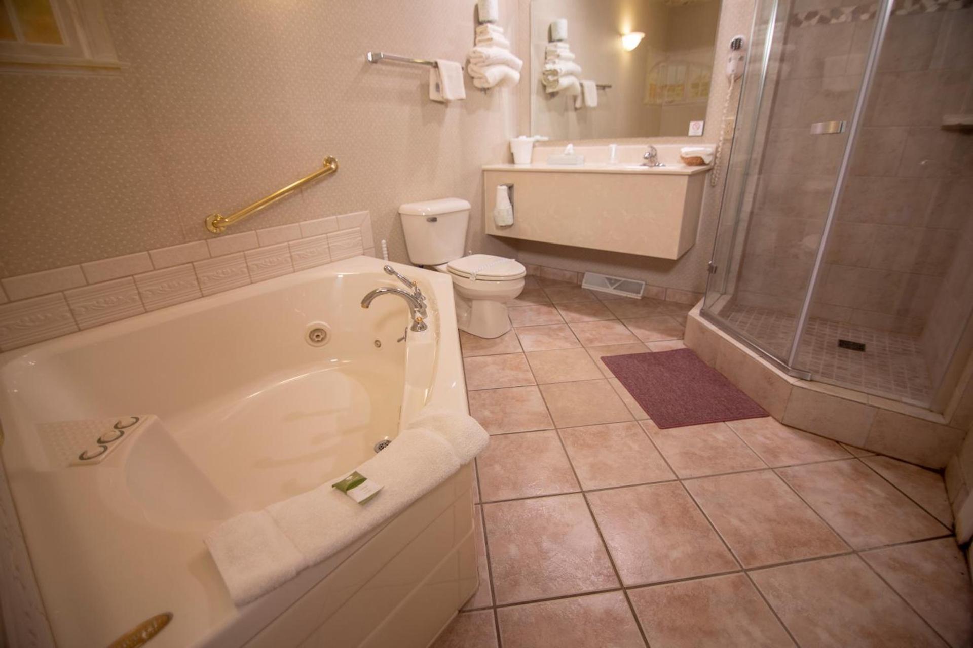 Coachlite Inn photo 10