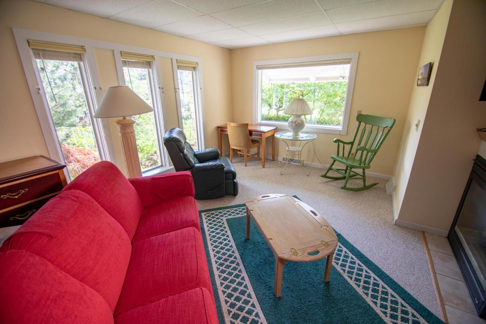 Coachlite Inn photo 9