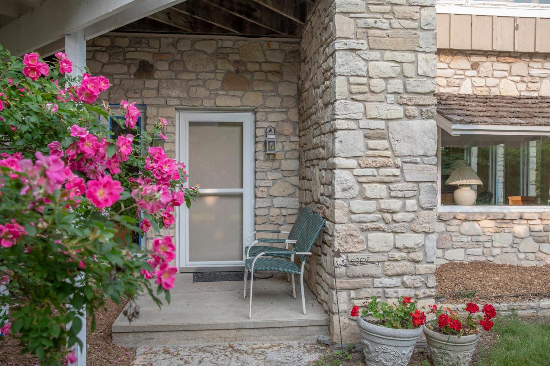 Coachlite Inn photo 92