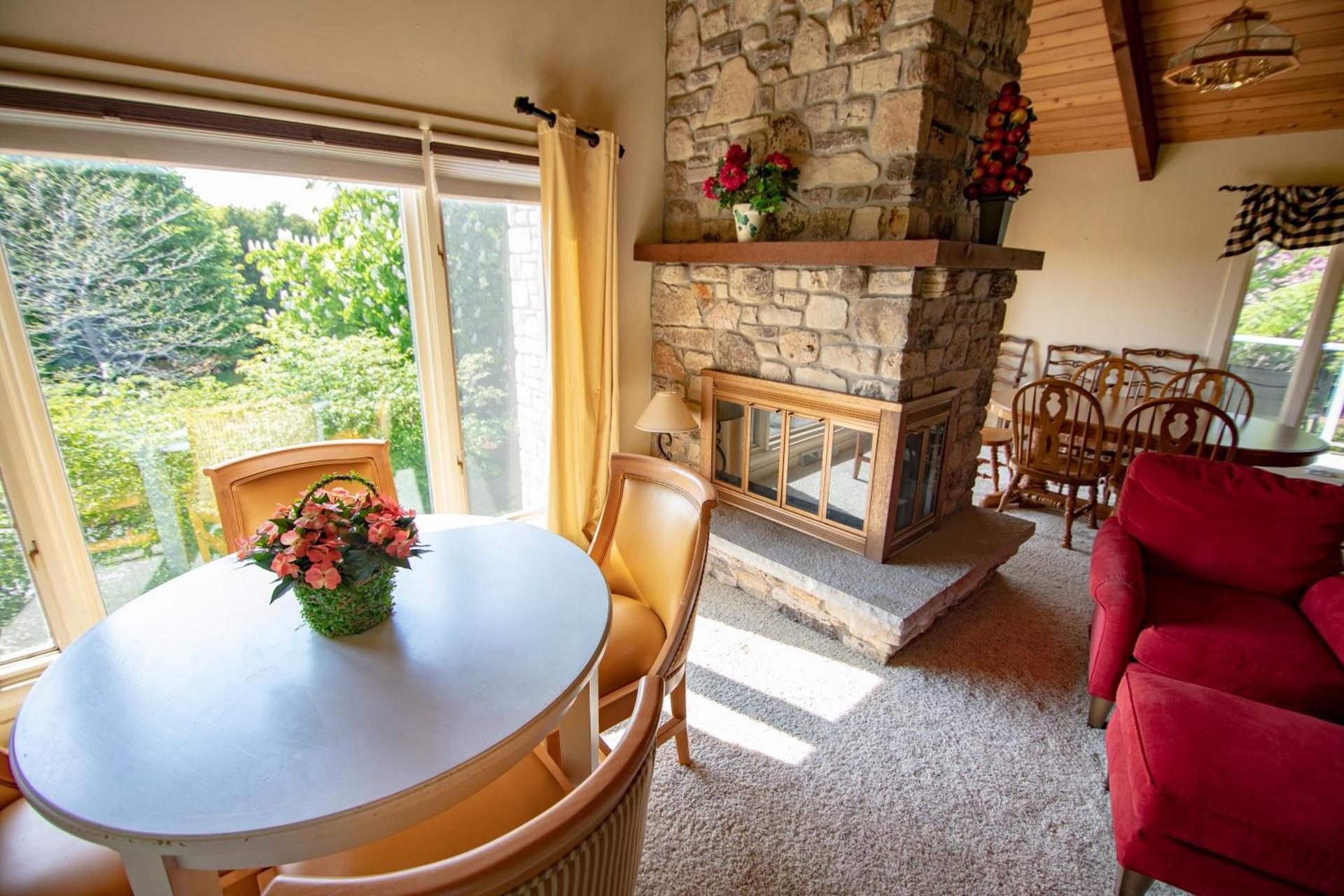 Coachlite Inn photo 83