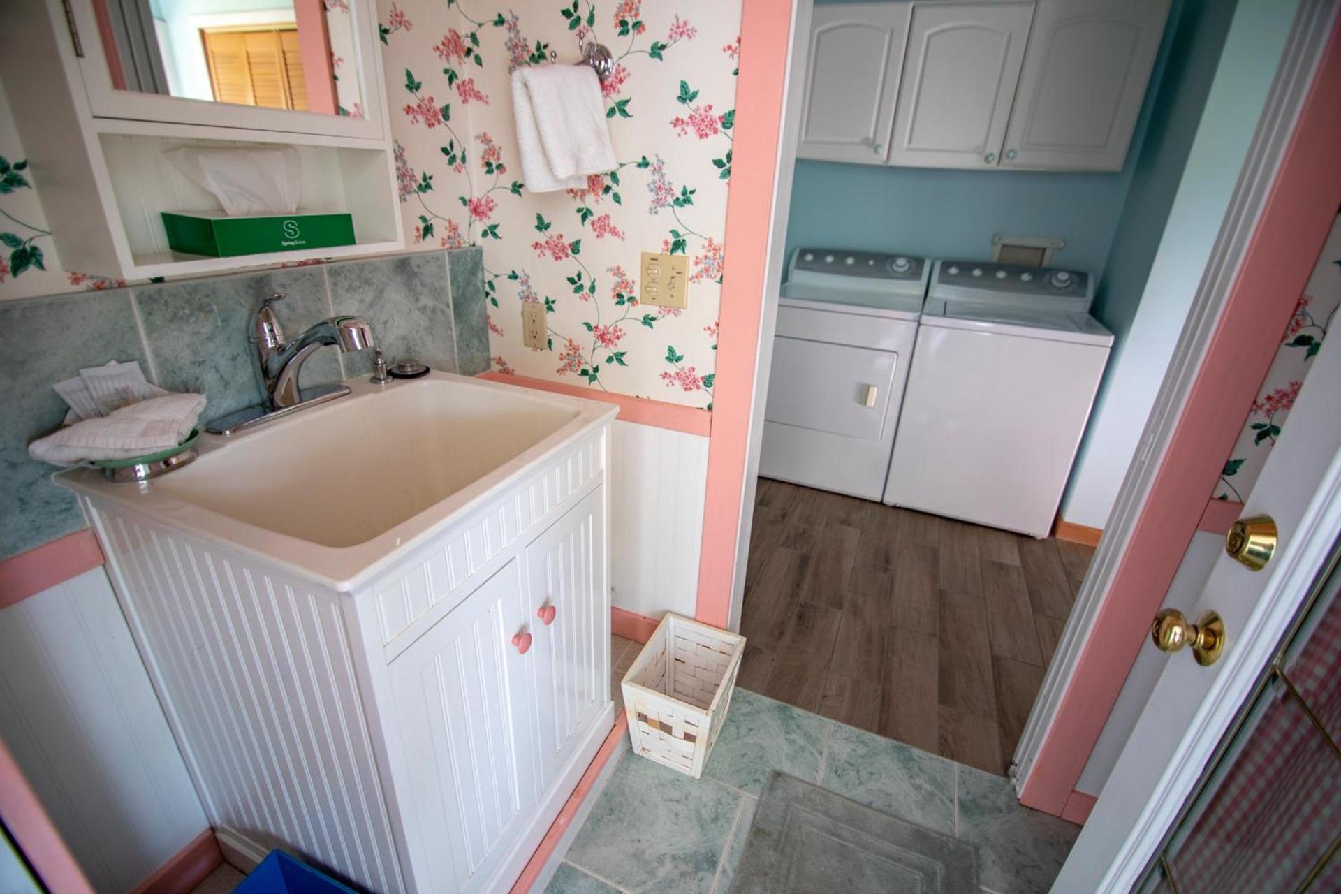 Coachlite Inn photo 63