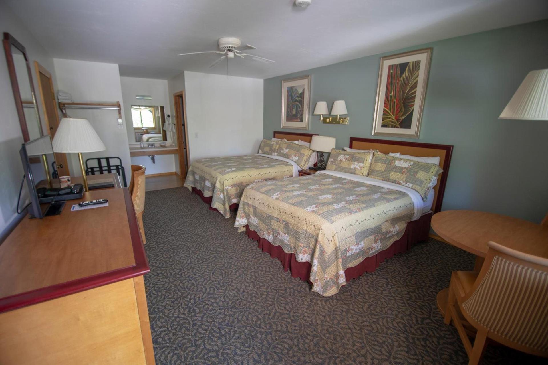 Coachlite Inn photo 56